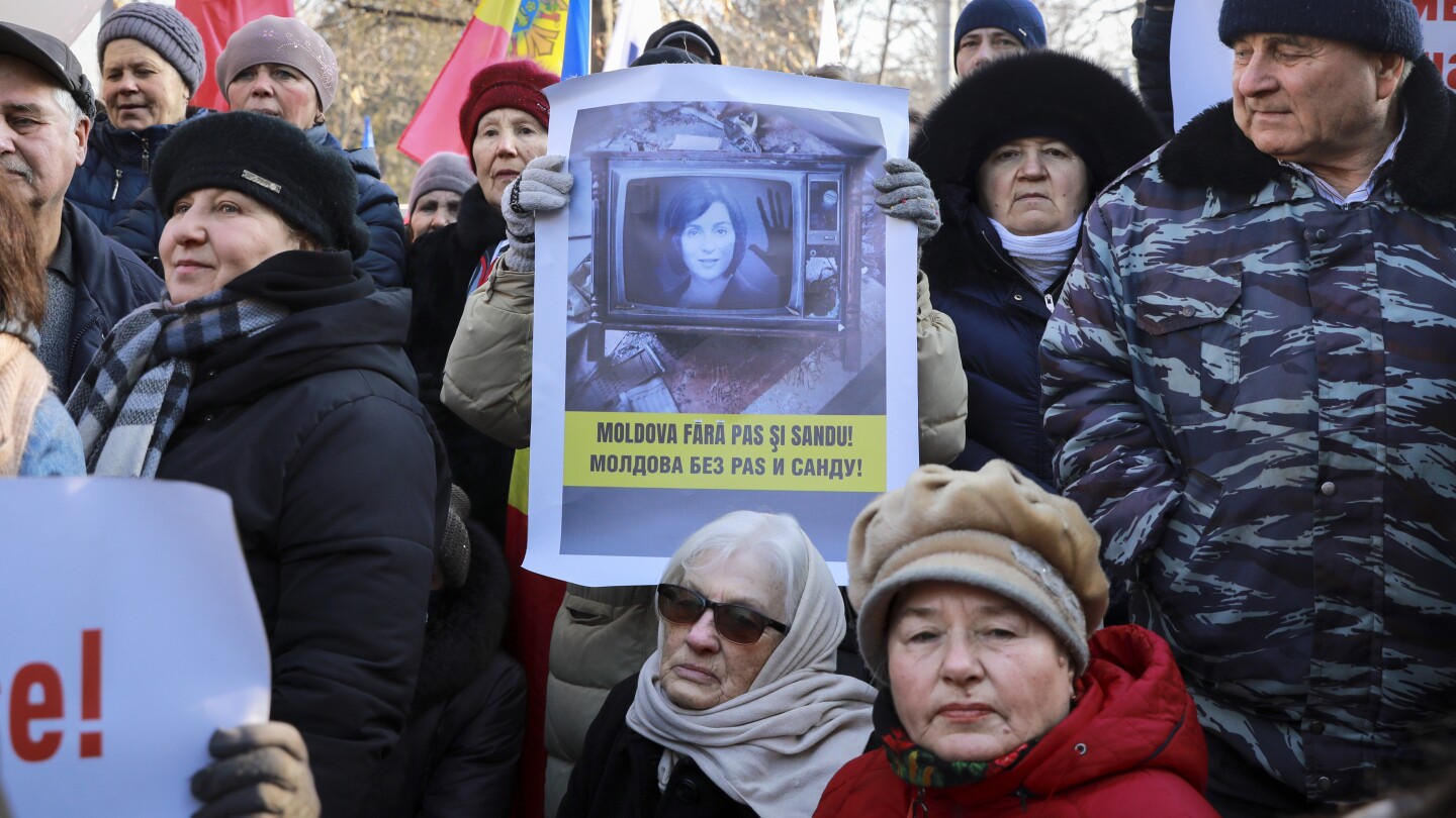 Thousands from Russia-friendly party join anti-government protest in Moldova’s capital | AP News