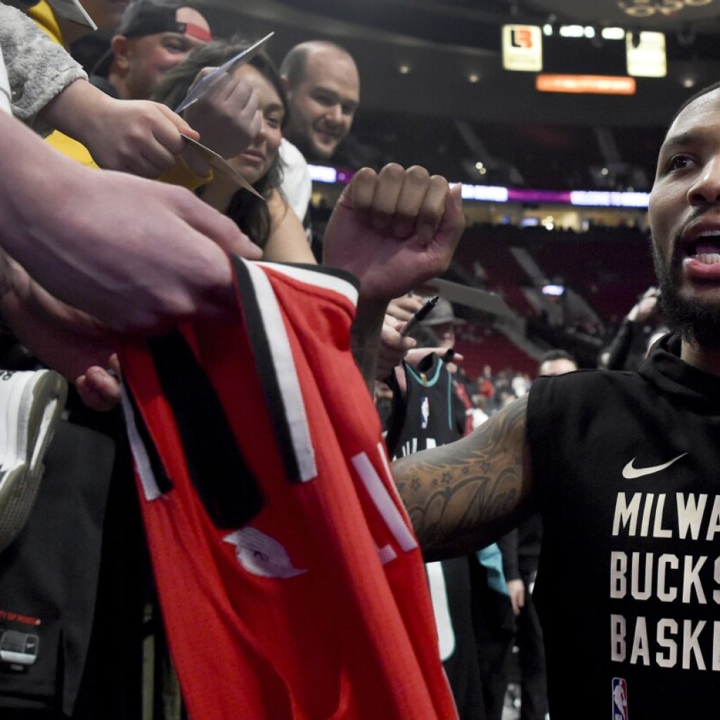 Damian Lillard gets a standing ovation in return to Portland | AP News