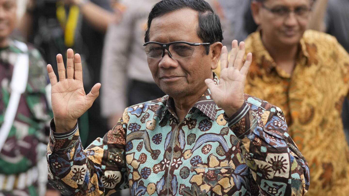 Indonesian security minister quits Cabinet to focus on running for vice president | AP News