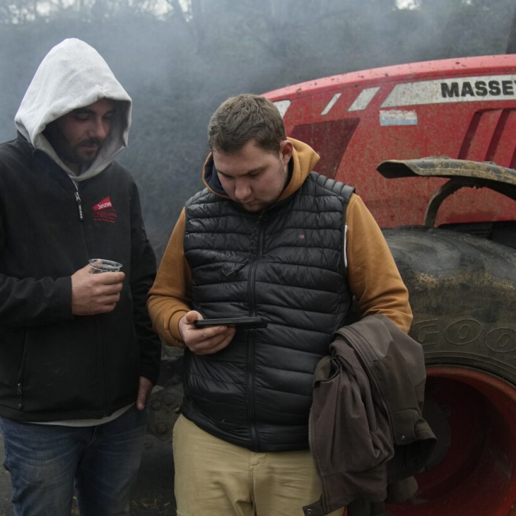 France’s 2 key farmers unions decide to lift road blocks | AP News