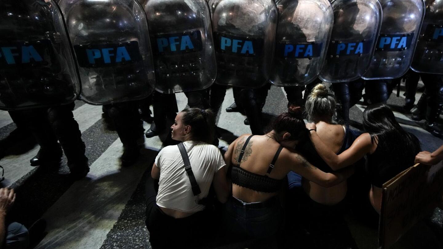 Clashes over reforms in Argentina | AP News