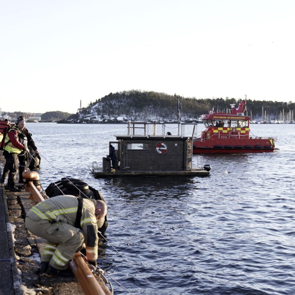 Sauna patrons dressed only in towels pull 2 from a car that plunged into a Norwegian fjord | AP News