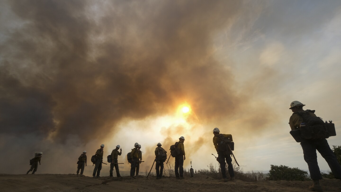 Extreme heat, wildfire smoke harm low-income and nonwhite communities the most, study finds | AP News