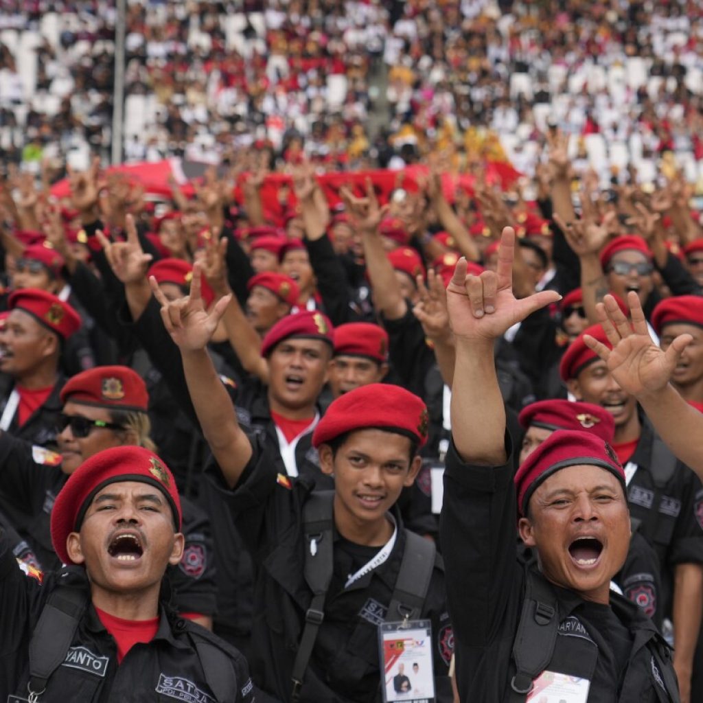 Indonesians flock to presidential campaign rallies as criticism against the government mounts | AP News