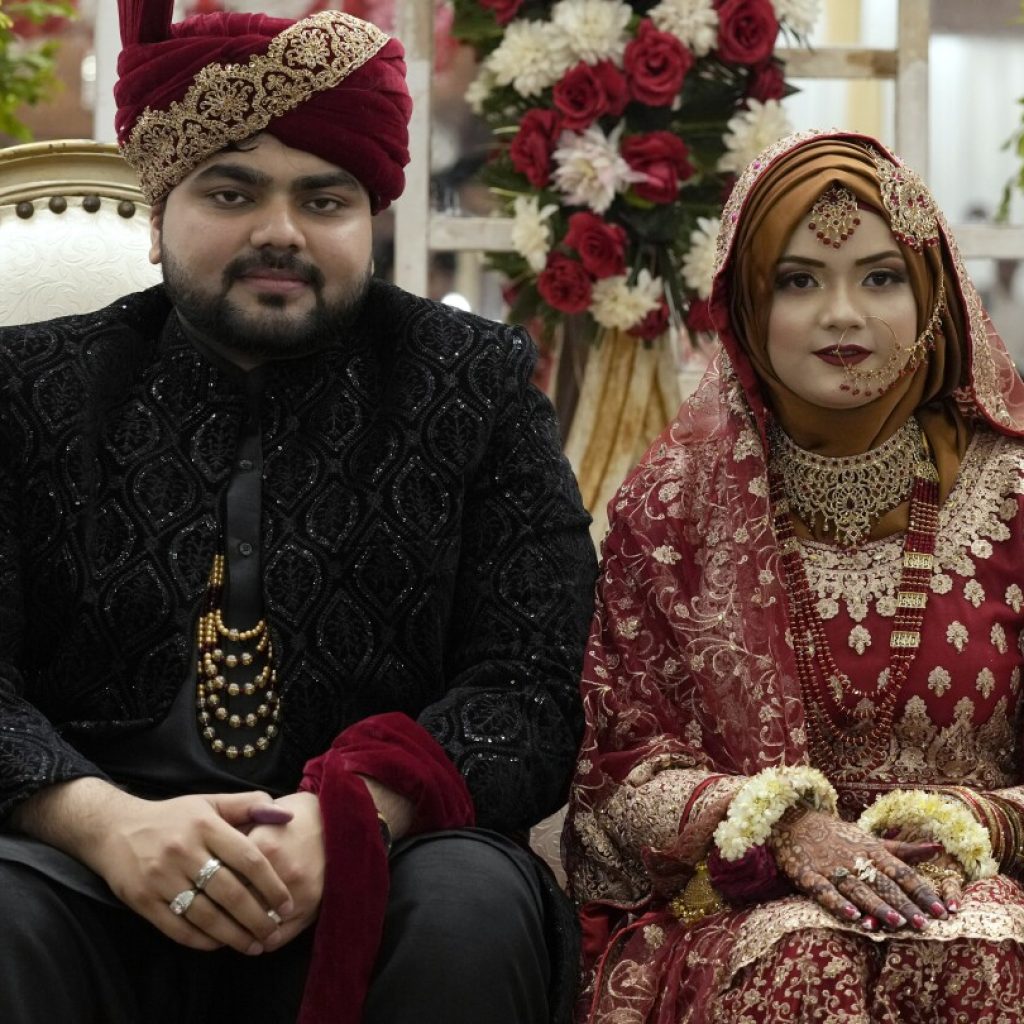 Pakistan’s wedding season heats up in cool weather | AP News