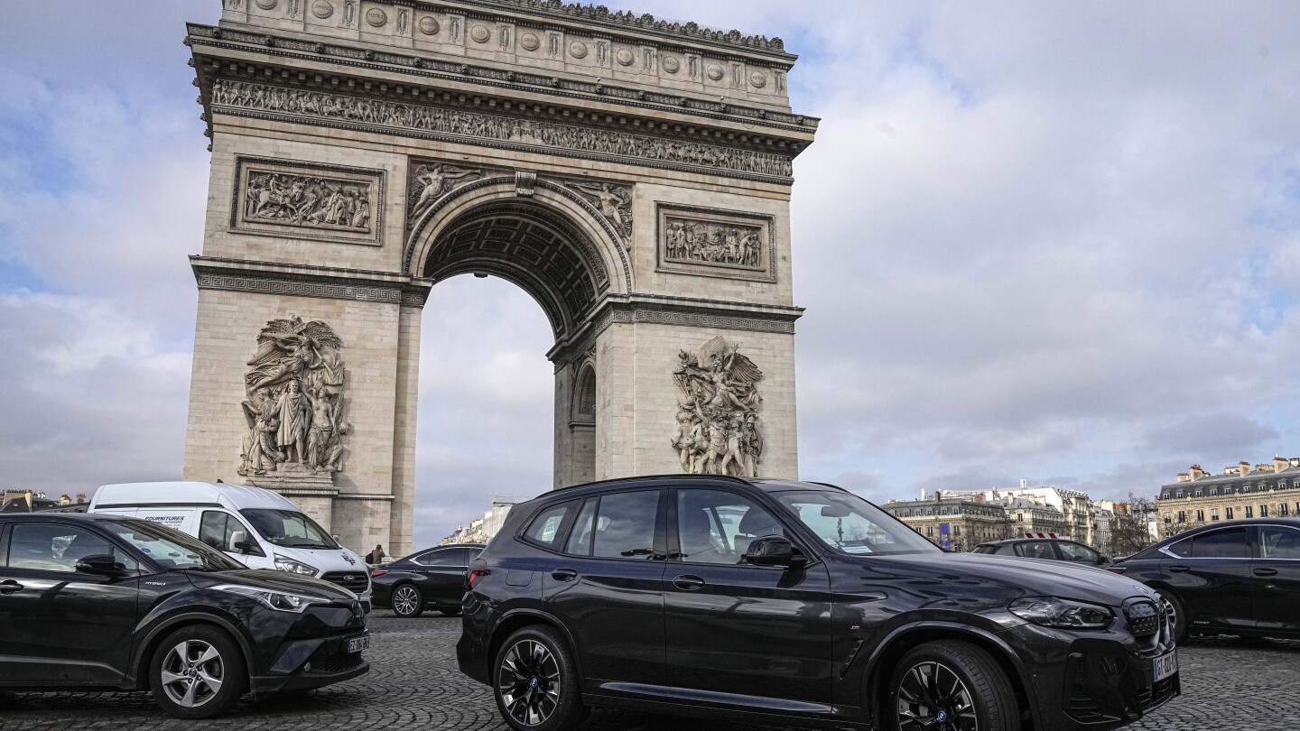 Paris votes whether to hit SUVs with eye-popping parking costs in latest green drive before Olympics | AP News