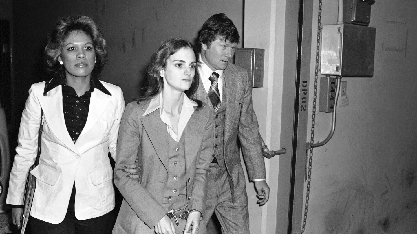 Patty Hearst was kidnapped 50 years ago. This is what she’s doing now | AP News