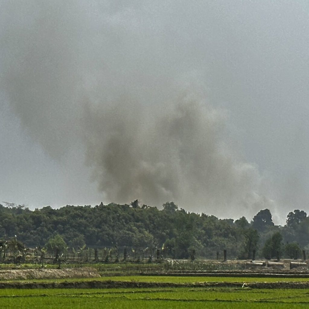 Myanmar government forces flee into Bangladesh during fighting with an ethnic armed group | AP News