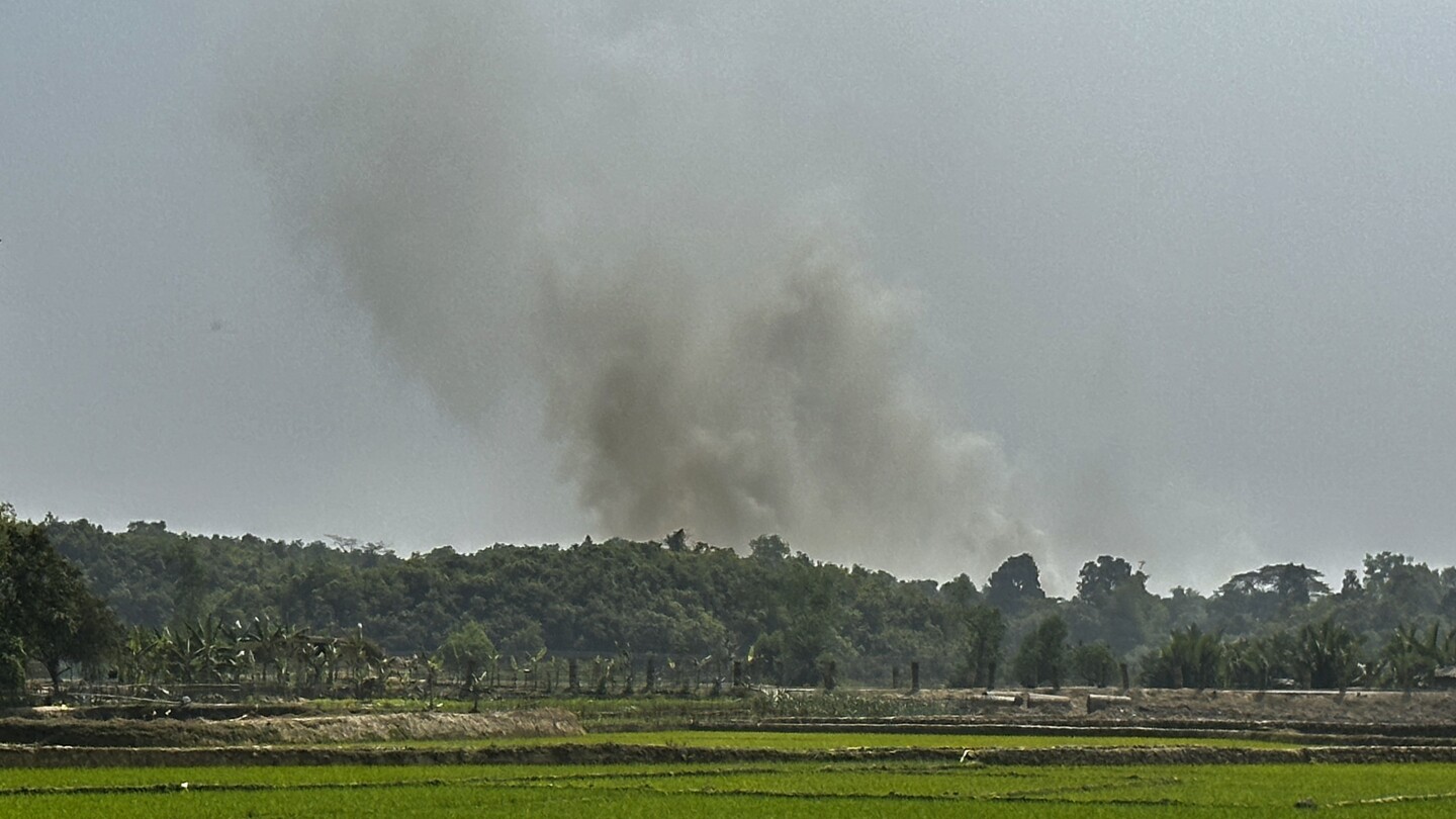 Myanmar government forces flee into Bangladesh during fighting with an ethnic armed group | AP News