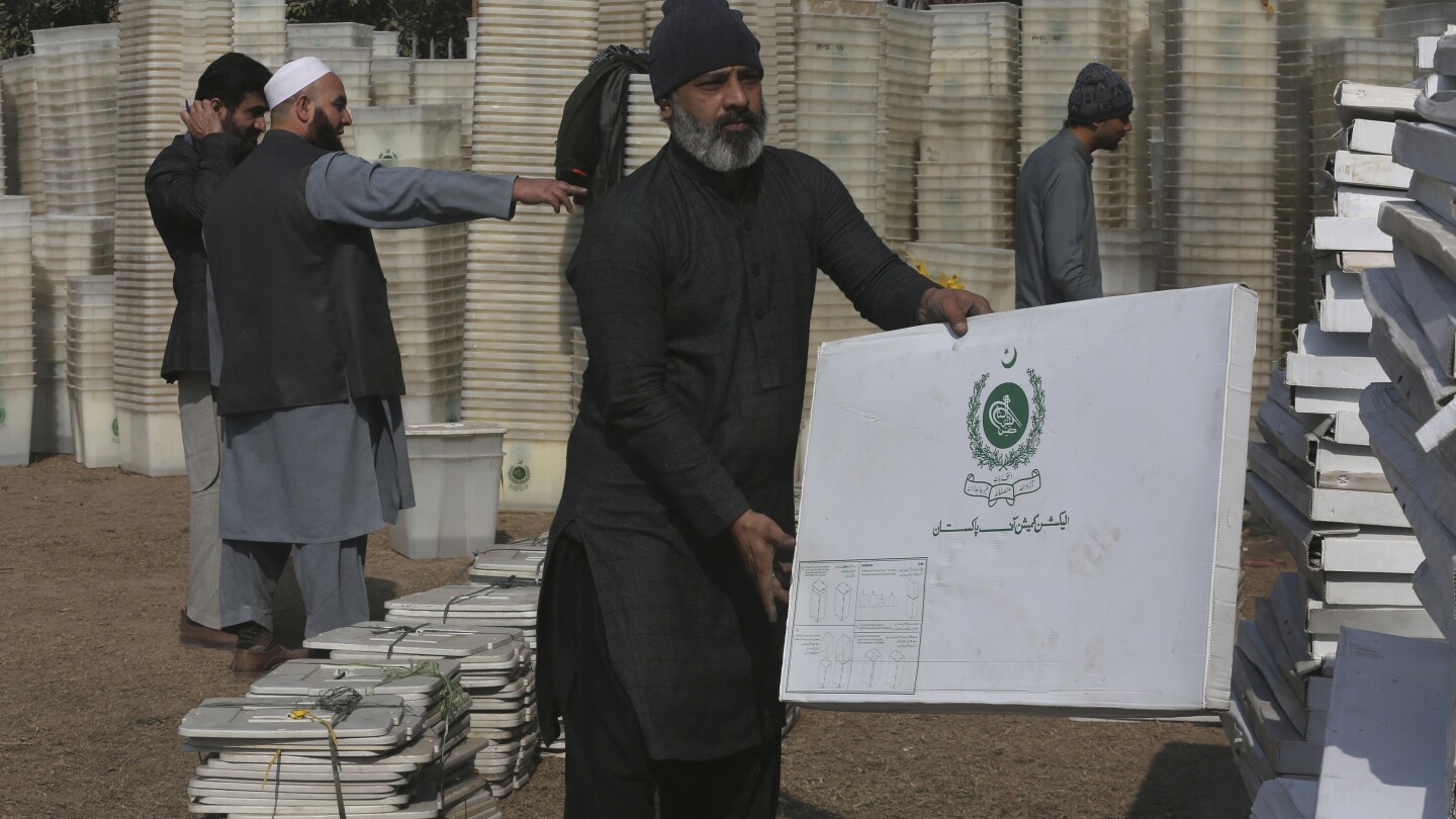 Pakistan’s election looks more like a coronation or a sure bet. Many voters are disillusioned | AP News