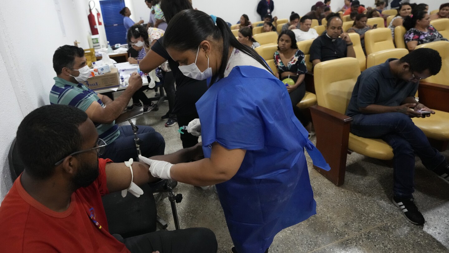 Rio de Janeiro declares a dengue health emergency days ahead of Carnival | AP News