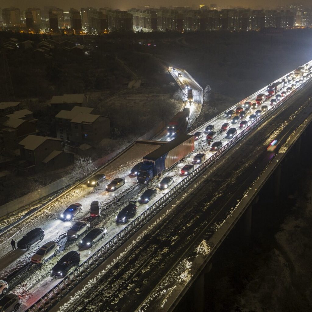 Lunar New Year travel: Thousands stuck in heavy snow in China | AP News