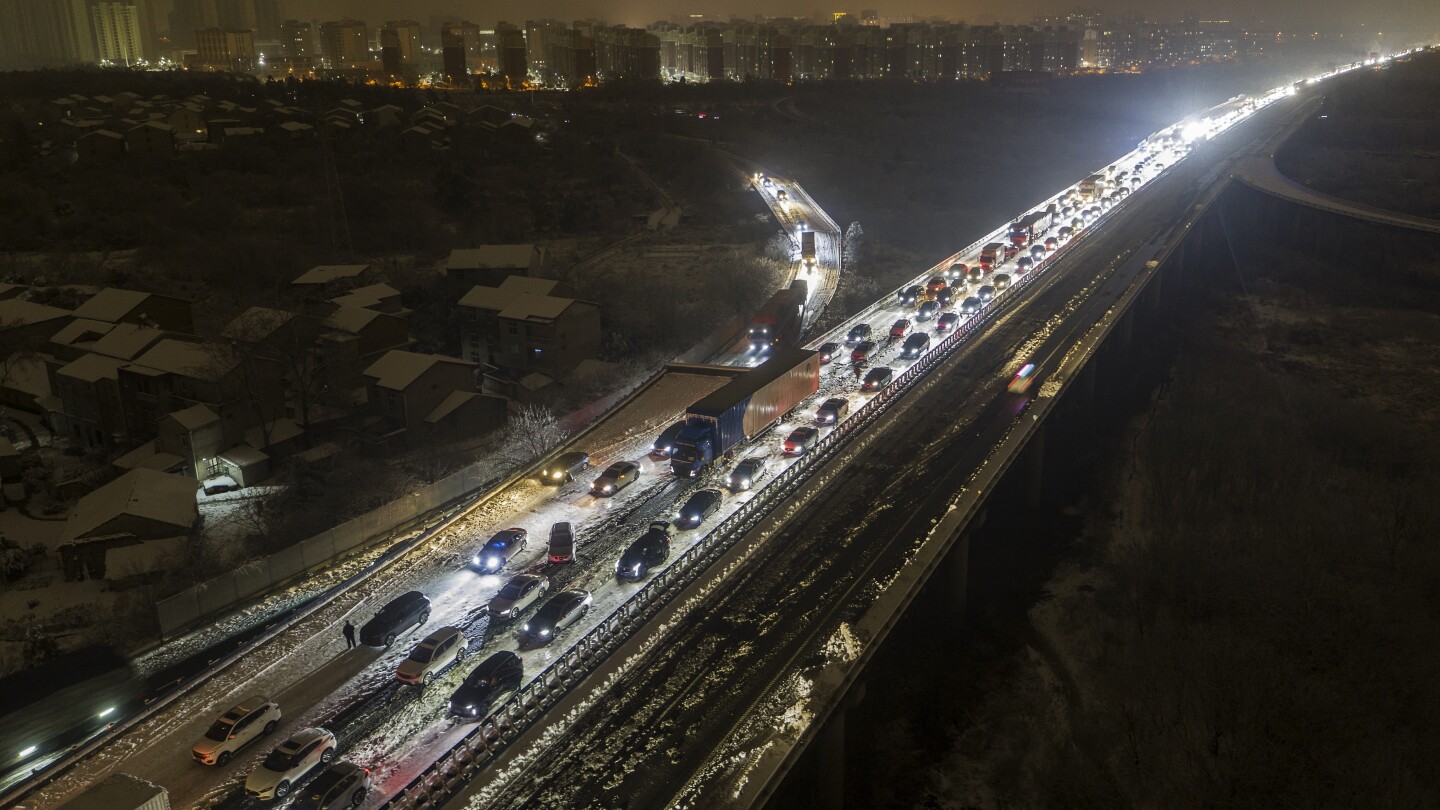 Lunar New Year travel: Thousands stuck in heavy snow in China | AP News