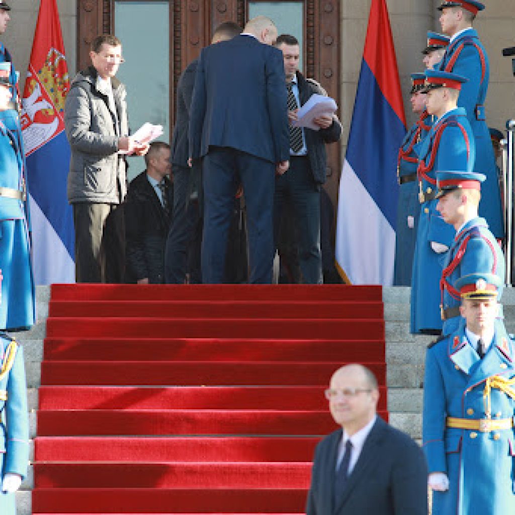 U Skupštini i pored skenera novinarima pretresane torbe