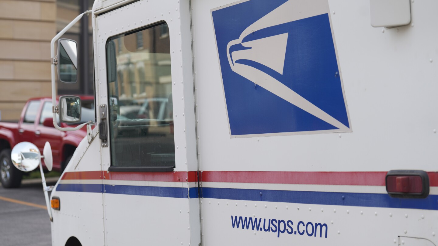 Postal Service, once chided for slow adoption of EVs, announces plan to cut greenhouse gas emissions