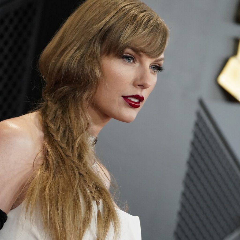 Taylor Swift is demanding this college student stop tracking her private jet