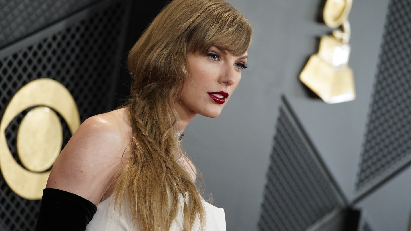 Taylor Swift is demanding this college student stop tracking her private jet