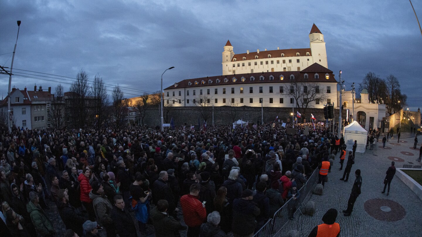 Thousands rally in Slovakia to accuse new government’s plan of going easier on corruption