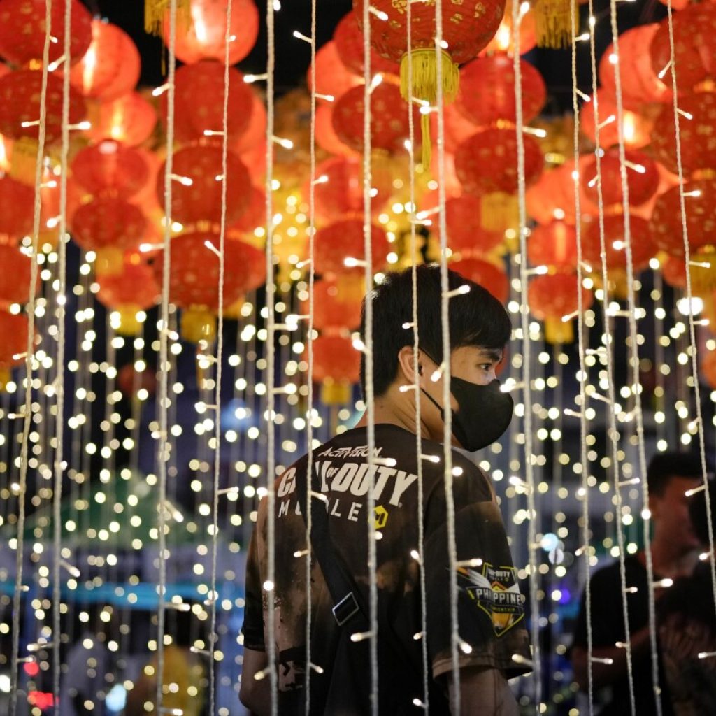 AP PHOTOS: Lunar New Year in the Philippines draws crowds to one of the world’s oldest Chinatowns