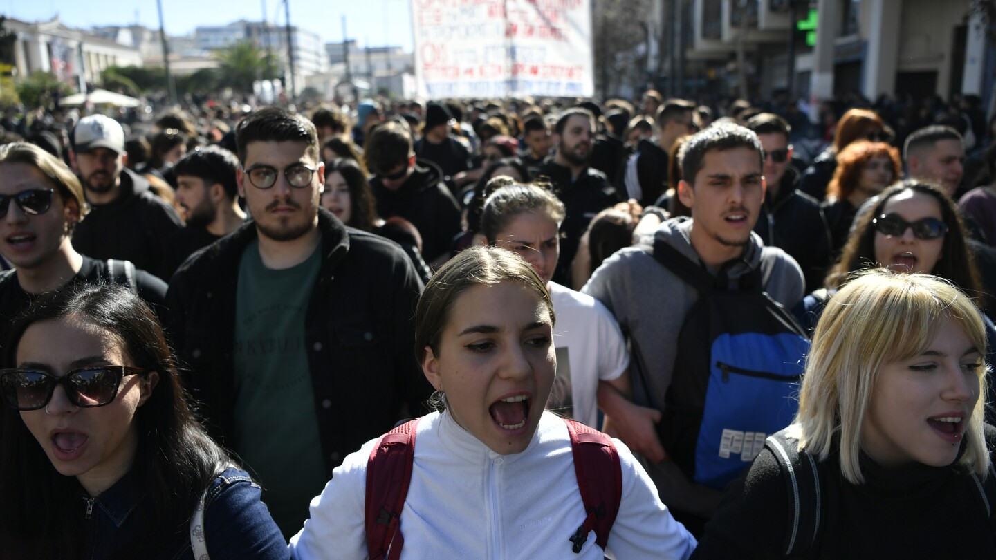 Students block Athens streets to protest private universities possibly coming to Greece