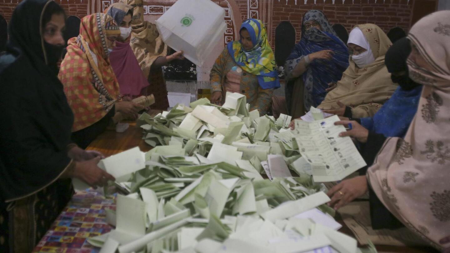 Pakistan’s parliamentary election is marred by controversy, mobile phone shutdown | AP News