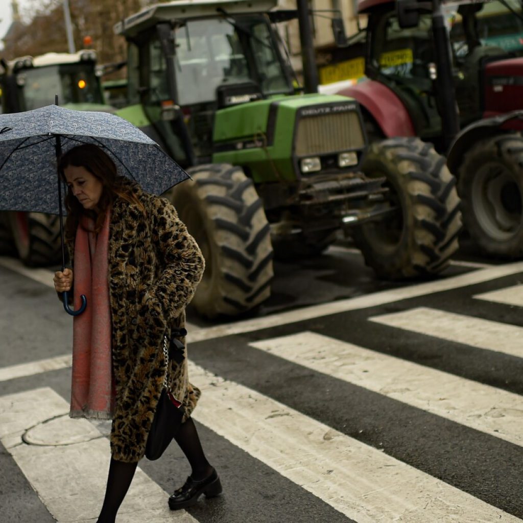 Spanish farmers stage a 4th day of tractor protests over EU policies and competition