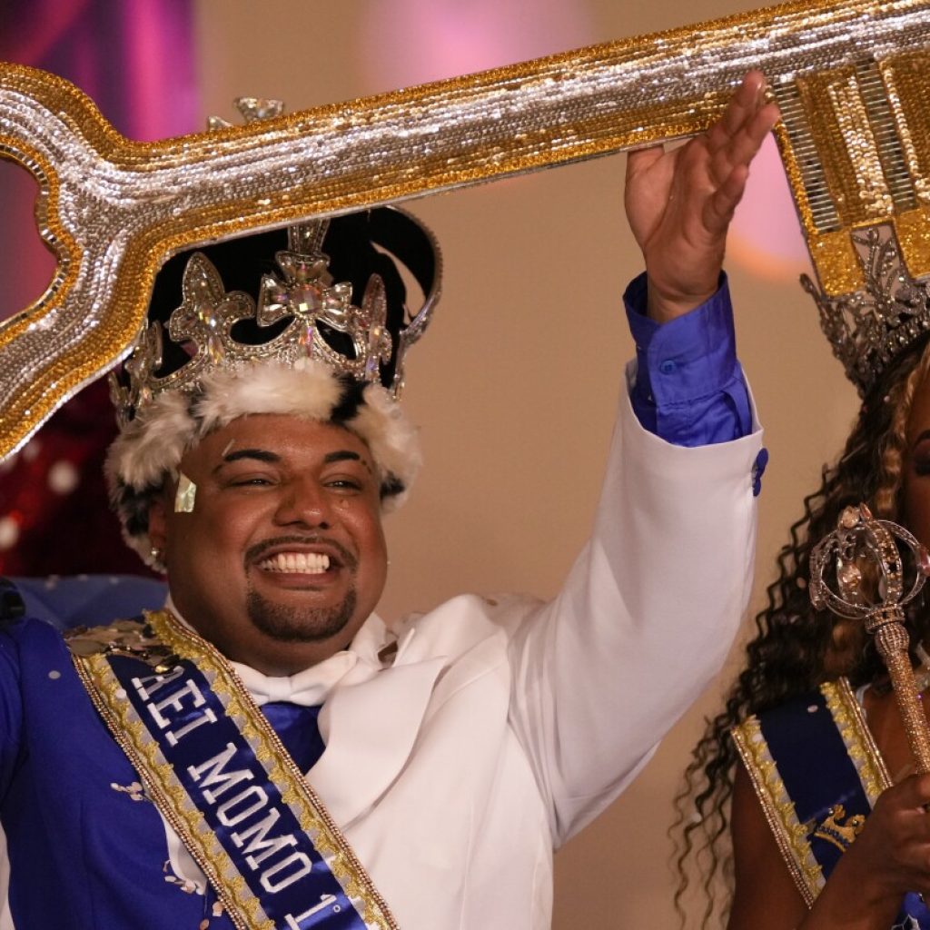 Never mind the mess, Carnival kicks off in Rio de Janeiro with coronation of King Momo