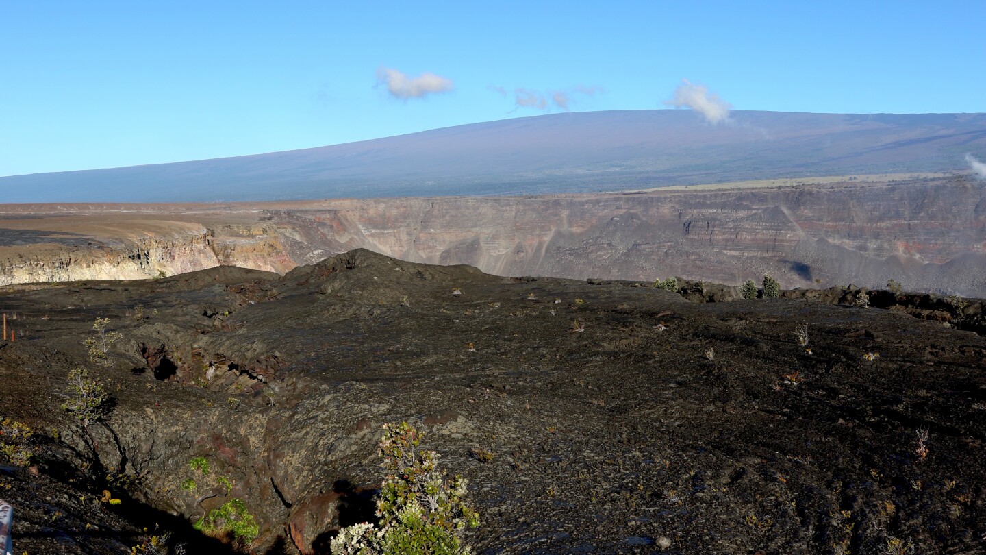 Magnitude 5.7 earthquake strikes Mauna Loa volcano on Hawaii’s Big Island; no tsunami expected