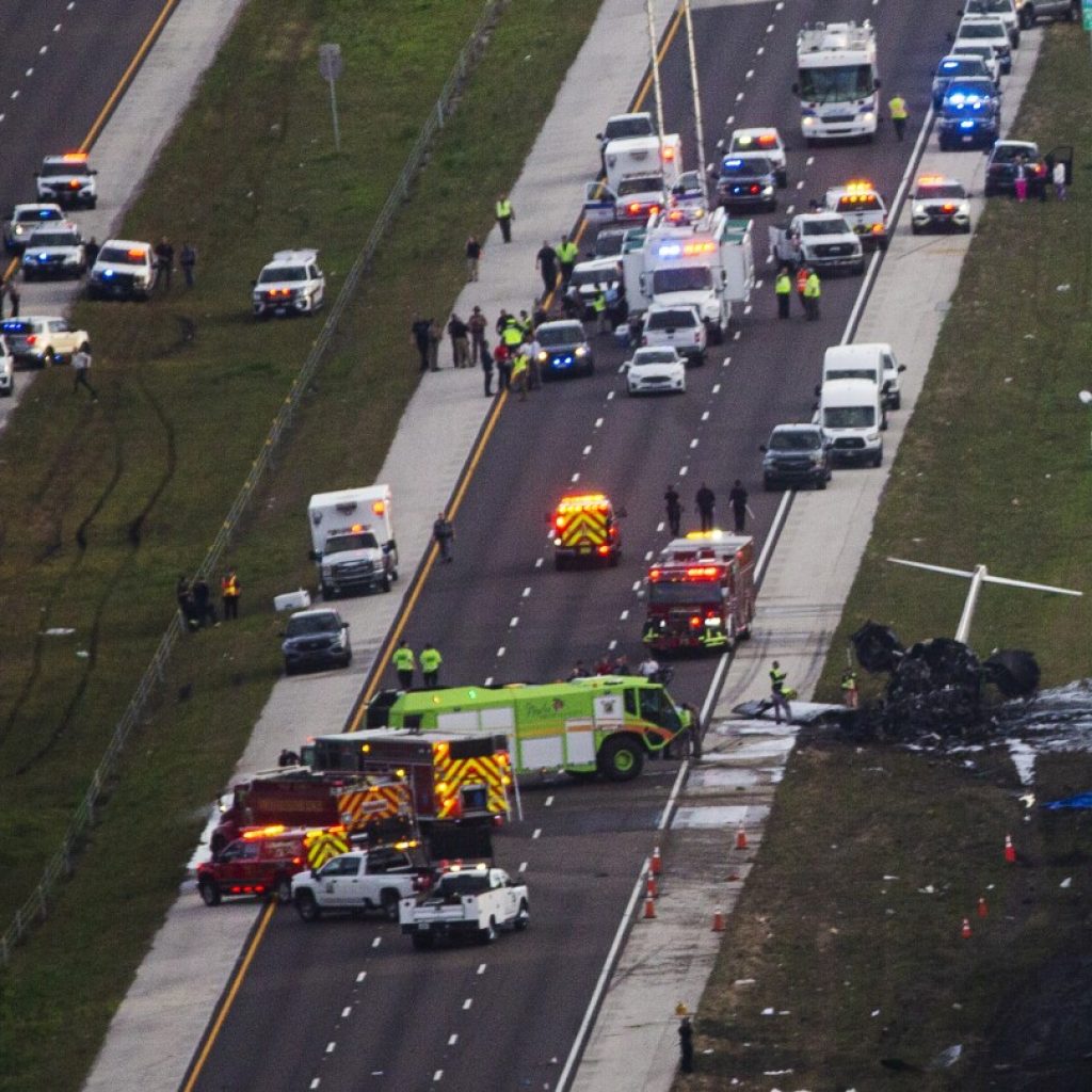 2 people dead after small plane attempts emergency landing on southwest Florida interstate