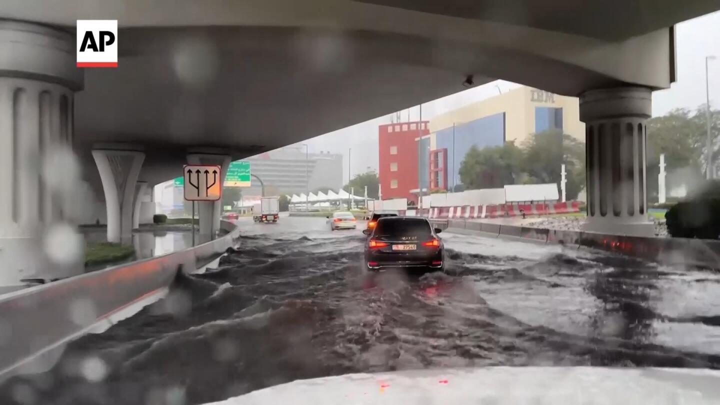 Flooding in Dubai after heavy rain | AP News