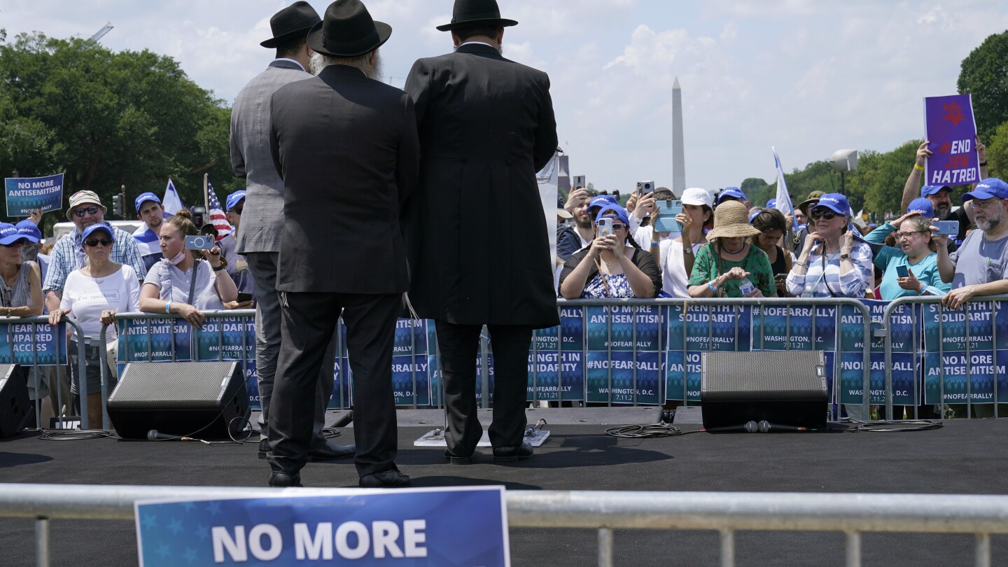 Antisemitism and safety fears surge among US Jews, survey finds