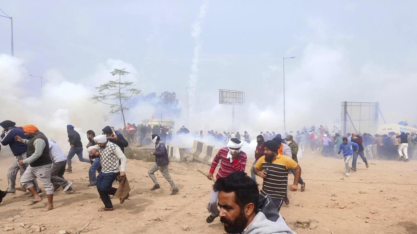 Police use tear gas against Indian farmers marching to New Delhi to demand guaranteed crop prices | AP News