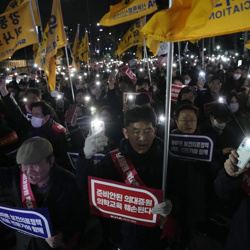 South Korean doctors rally against government plans to increase the number of medical students