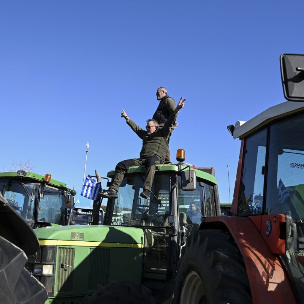 Greek farmers decide to take their protests to Athens and expand roadblock campaign