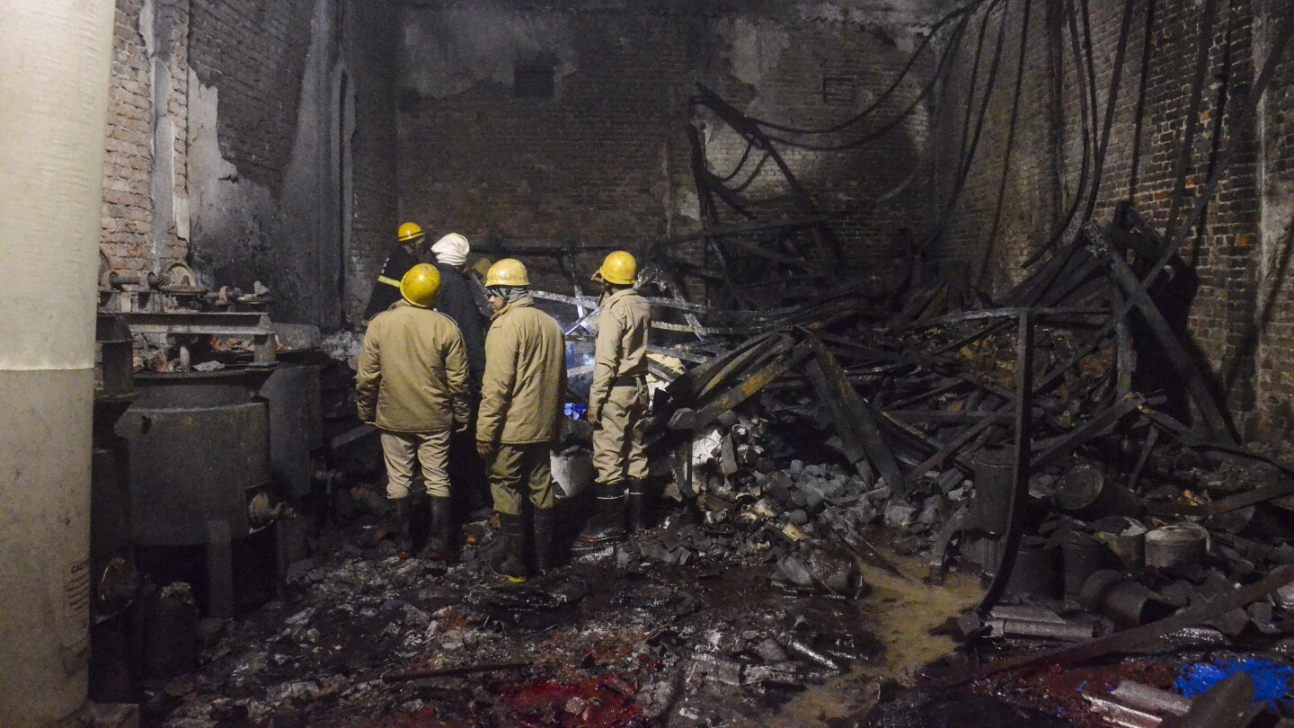 At least 11 dead and 4 injured in massive fire at paint factory in New Delhi