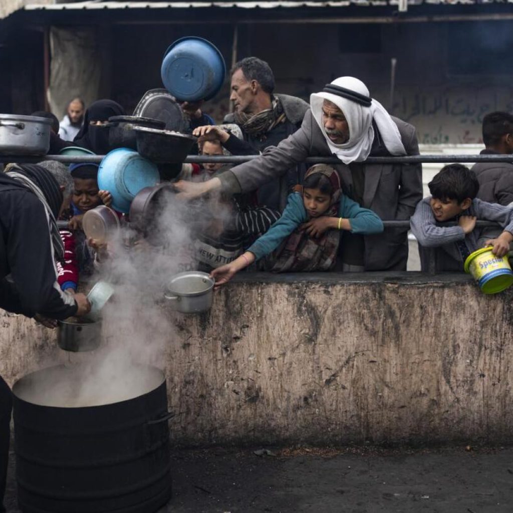 Charities cook for large numbers of displaced people in Gaza | AP News