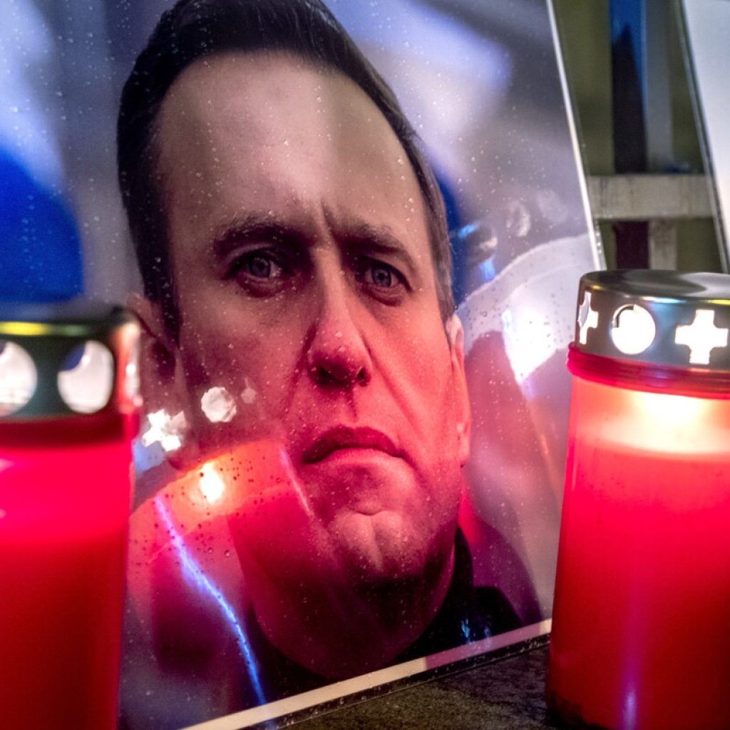 With candles and flowers, thousands pay respects to Russia’s Navalny