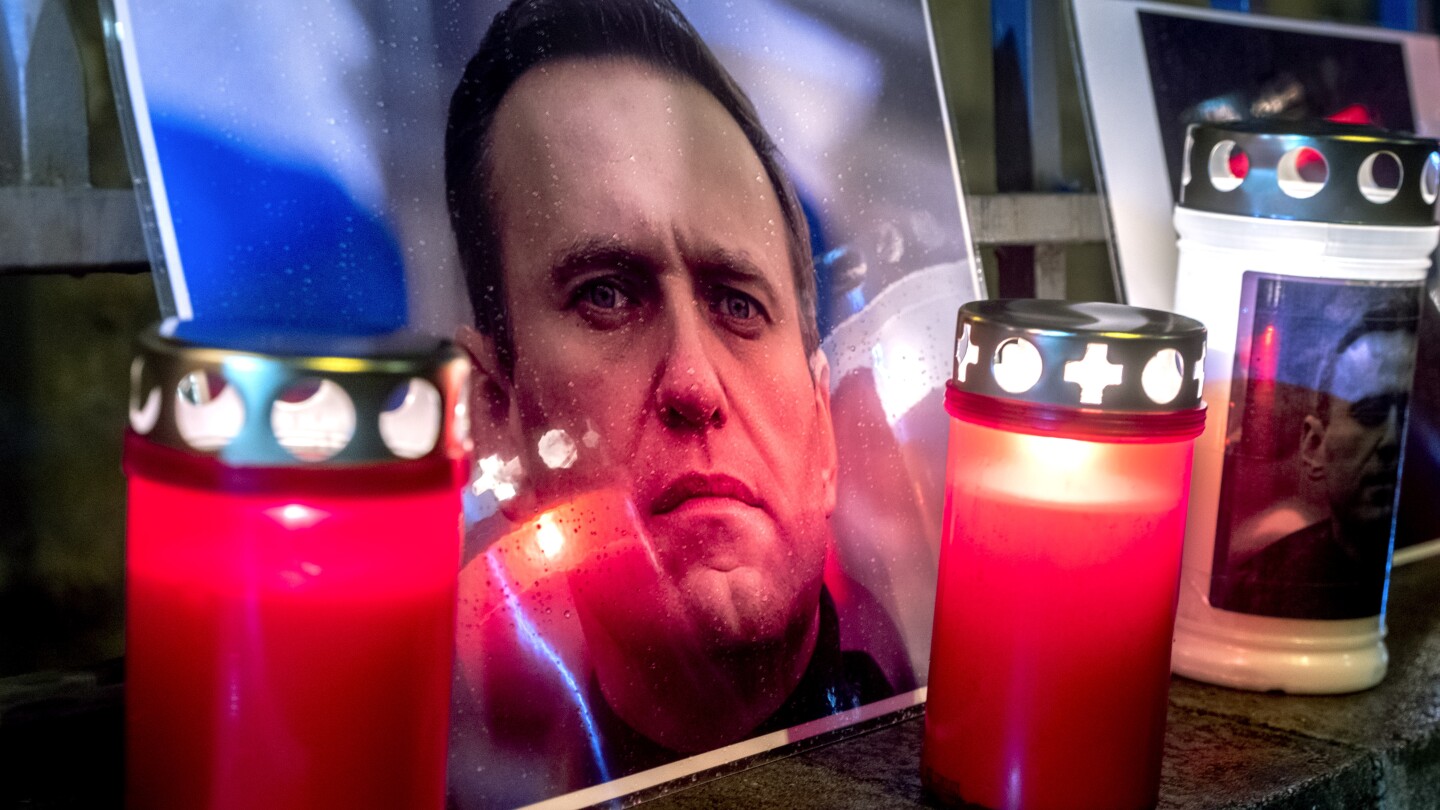 With candles and flowers, thousands pay respects to Russia’s Navalny