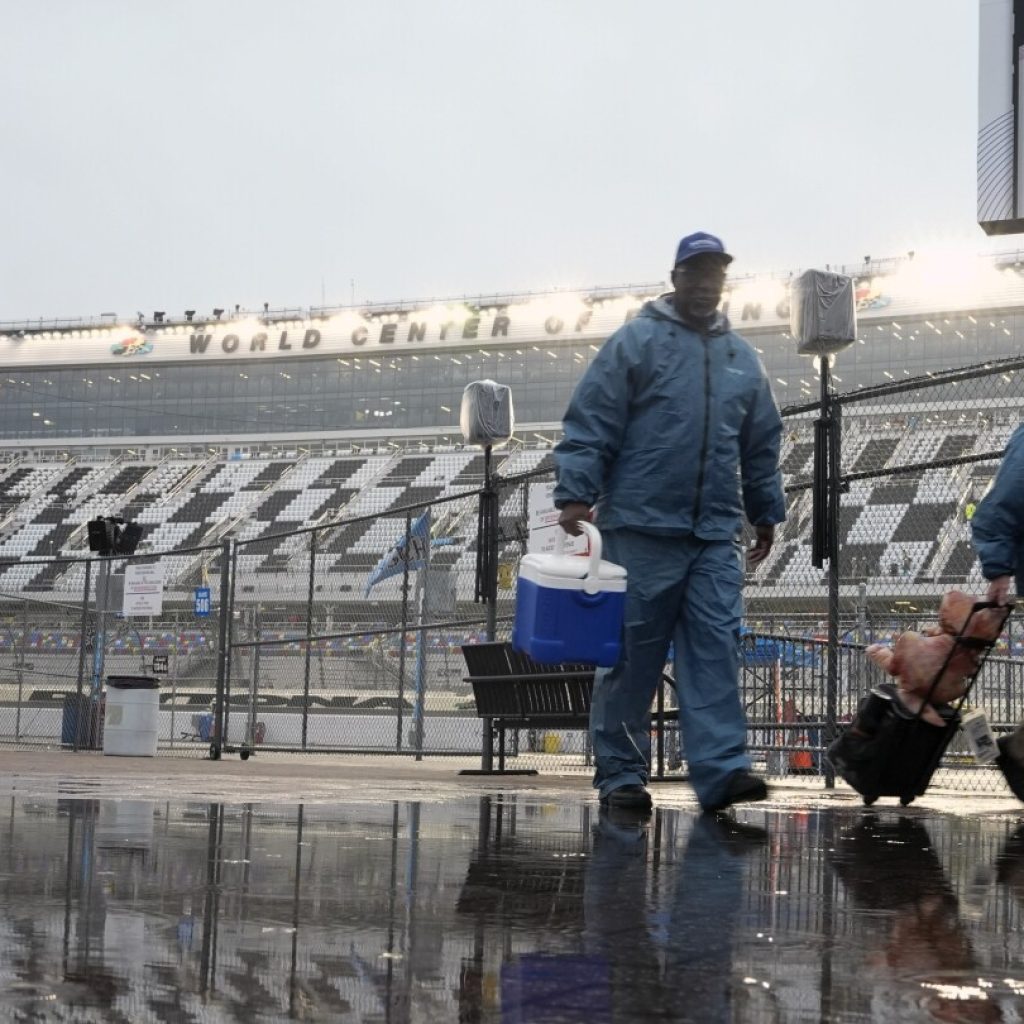 Rain pushes Daytona 500 to Monday in first outright postponement since 2012