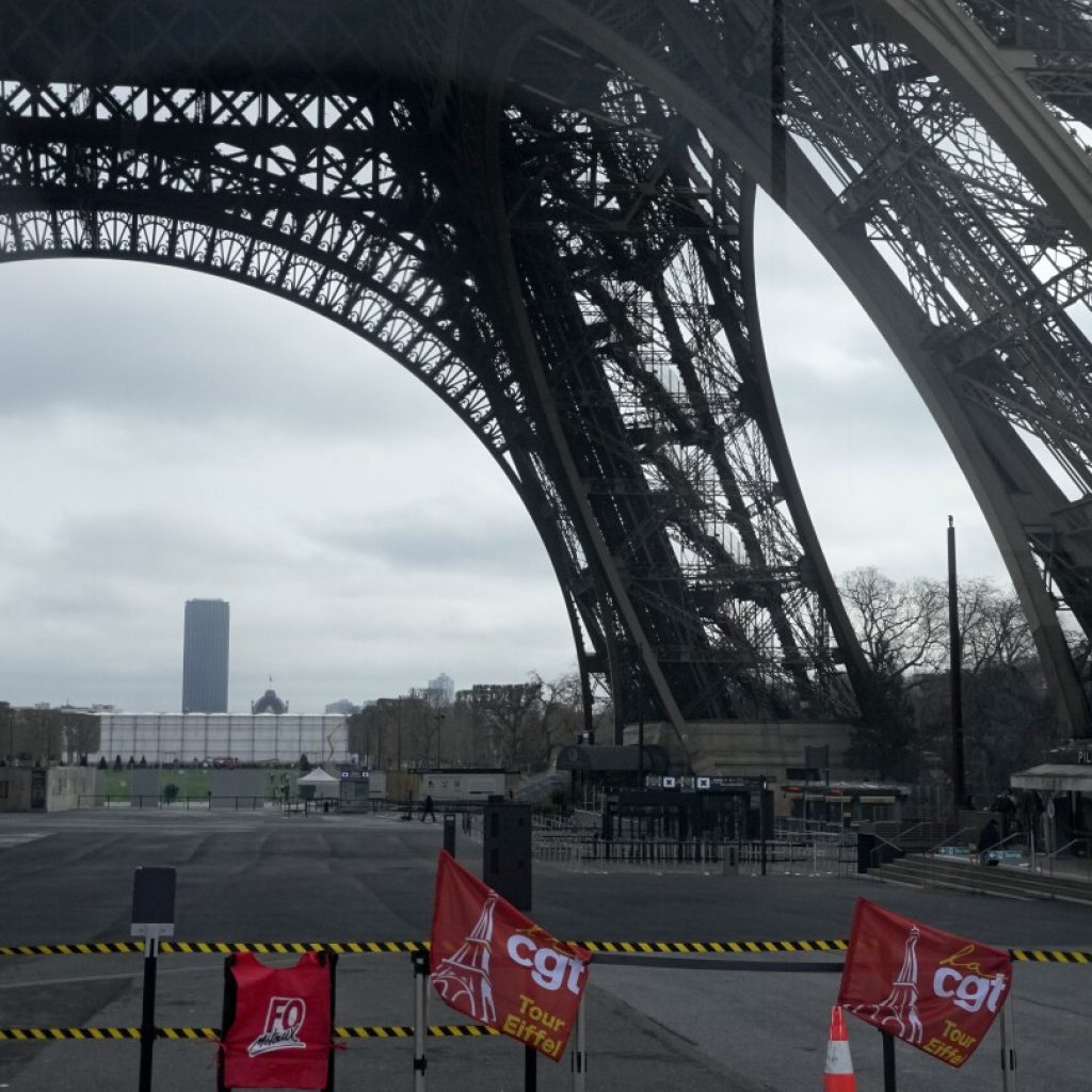 Employees’ strike at the Eiffel Tower turns visitors away for a second day