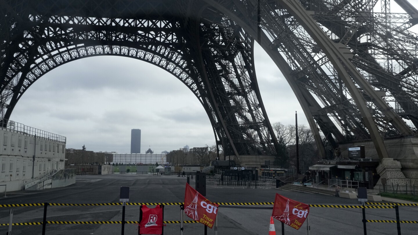 Employees’ strike at the Eiffel Tower turns visitors away for a second day