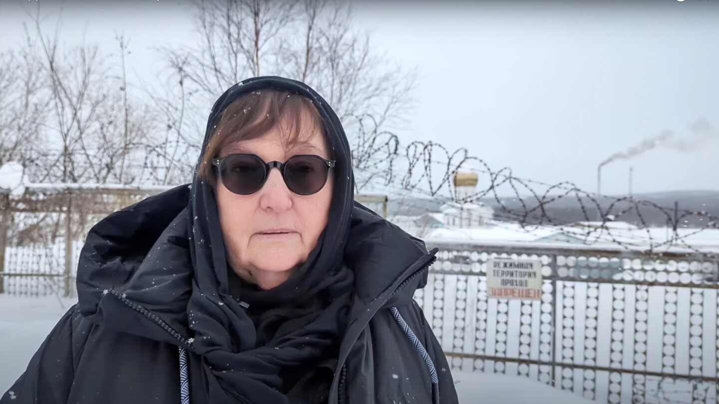 Navalny’s mother appeals to Putin to release her son’s body so she can bury him with dignity | AP News