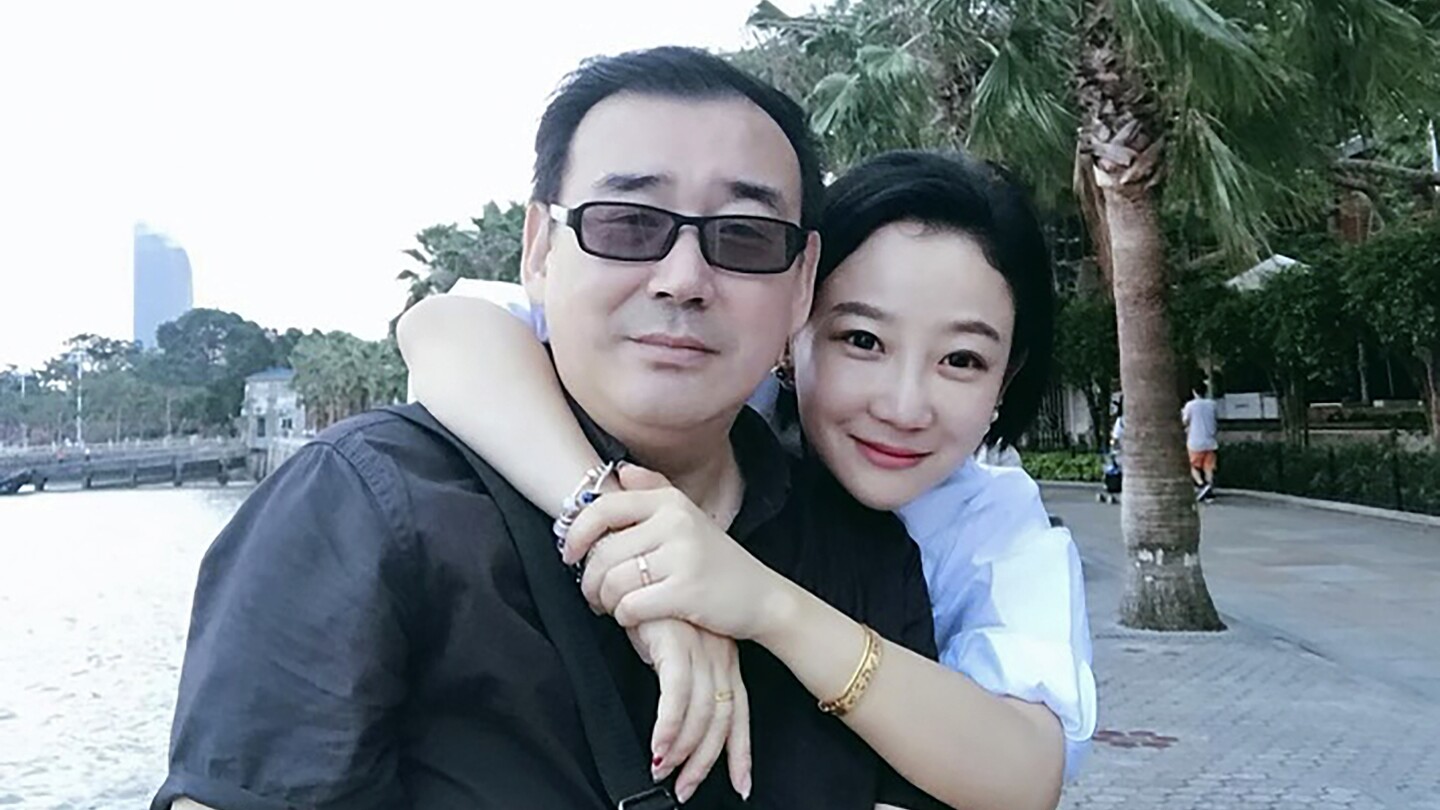 China-born Australian democracy blogger decides against appealing suspended Chinese death sentence