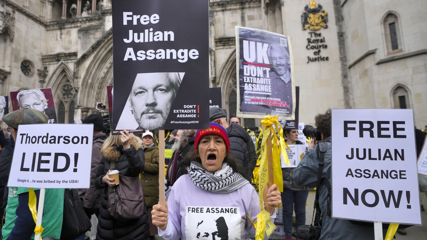 Lawyers for the US to tell a British court why WikiLeaks’ Julian Assange should face spying charges