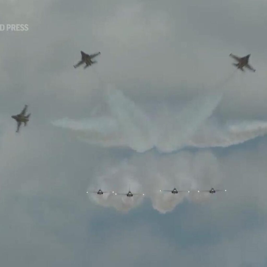 Singapore Airshow kicks off with aerial displays | AP News