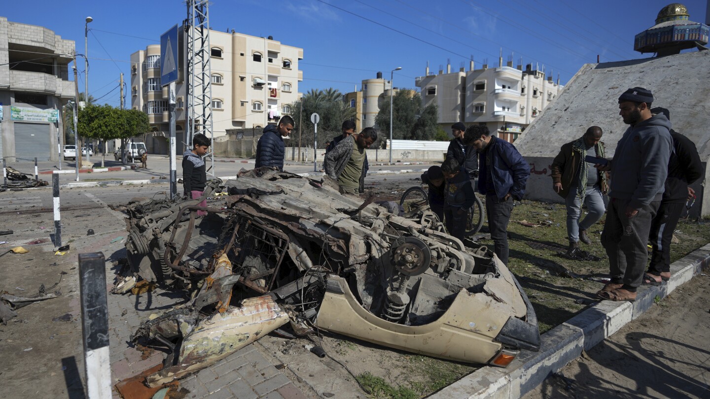 Displaced Palestinians say there is ‘no safe place’ in Gaza as war goes on | AP News