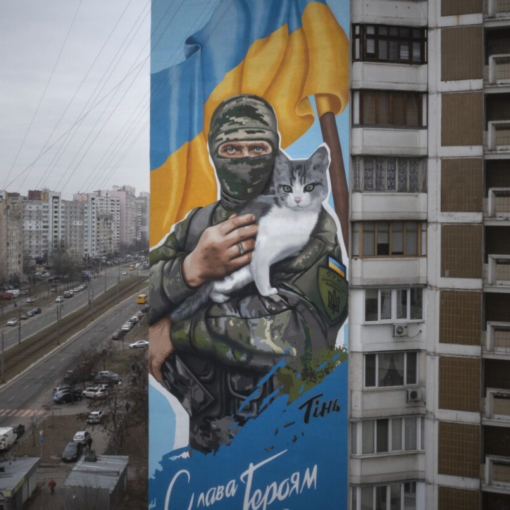 AP PHOTOS: War-themed murals in Kyiv honor Ukraine’s fallen soldiers