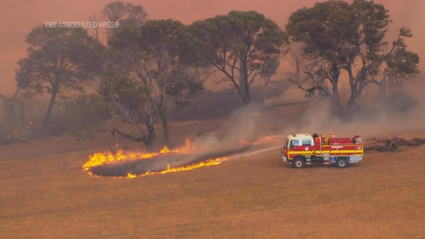 Wildfire in Australia’s Victoria state forces evacuations of residents | AP News