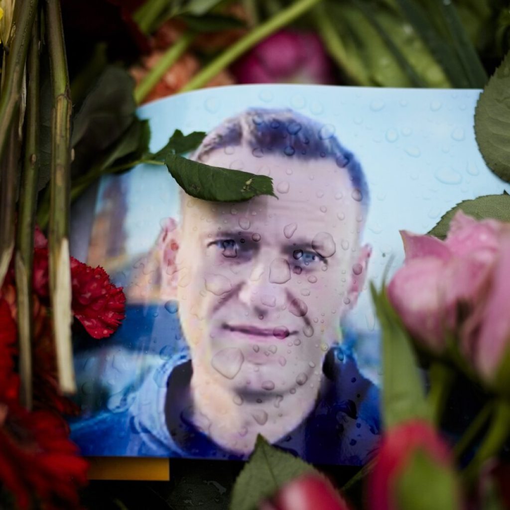 Return Navalny’s body to his family, famous Russians urge the authorities