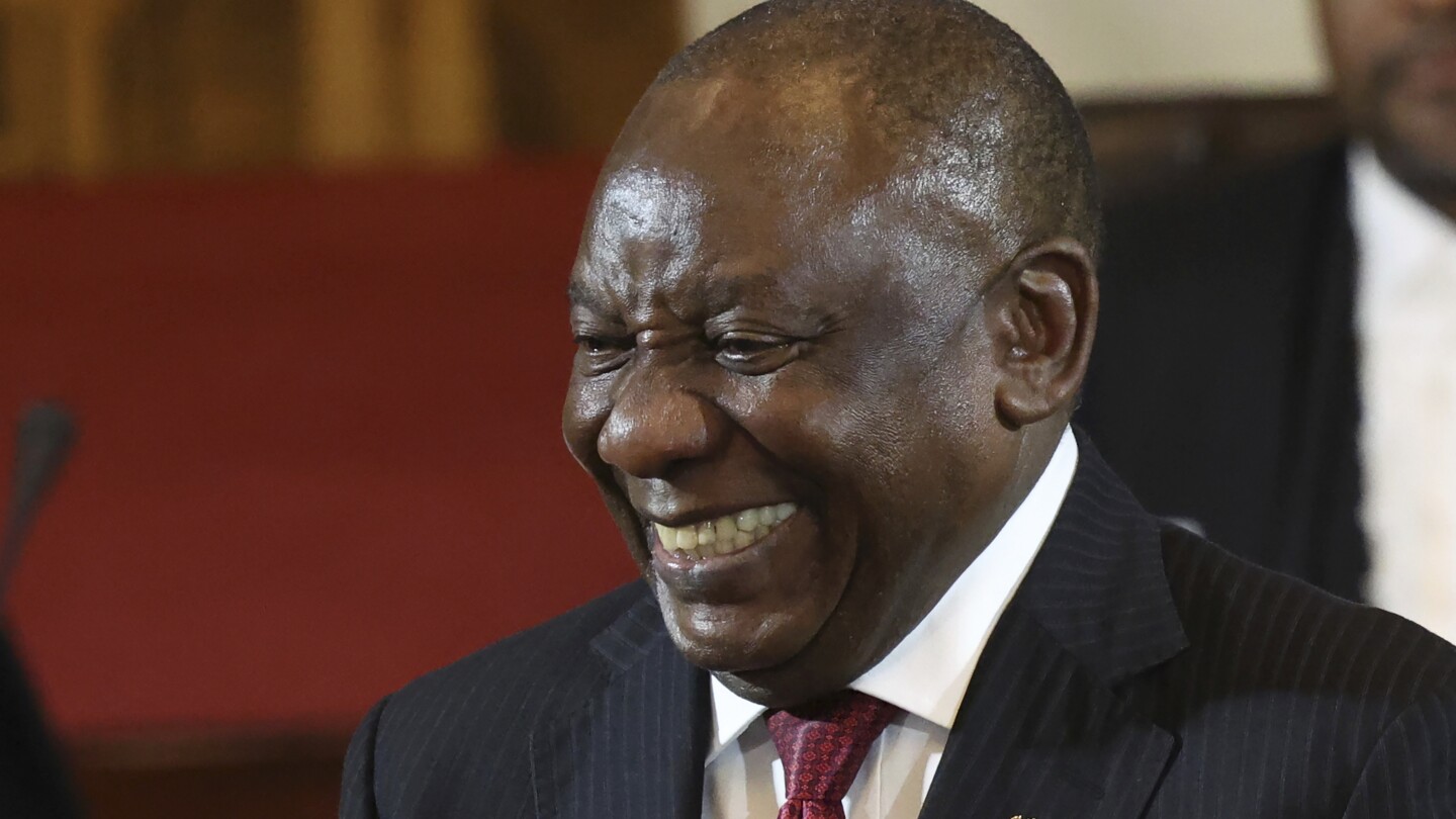 South African prosecutors seek extradition orders in the case of $580K stolen from the president